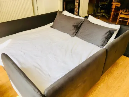 1 Bedroom Flat Sleeps 4 -Free Onsite Parking -WiFi Отели рядом со станцией Acton Main Line