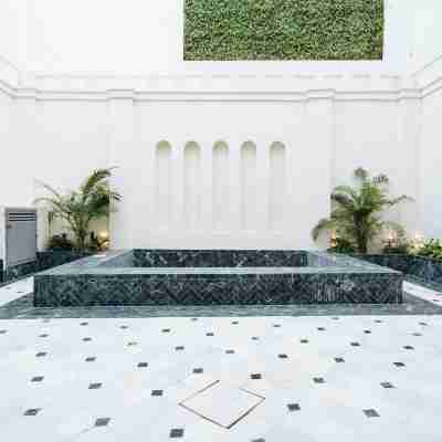 Luxurious Apartment with Patio and Pool Fitness & Recreational Facilities