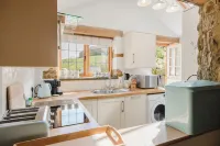 Sweetheart Cottage - Cosy 2 Bed in the Cotswolds! Hotels in Sutton-under-Brailes