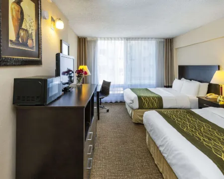 Comfort Inn & Suites โรงแรมในเอ็ดมอนตัน