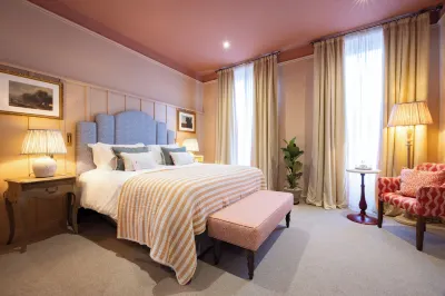 The Coat and Bear Hotels near Highclere Castle