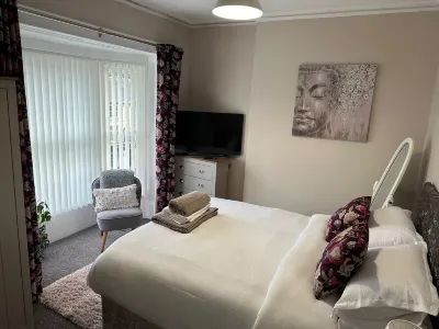 3 Bed Flat - Sleeps 6 - Parking - Wifi Hoteles en 