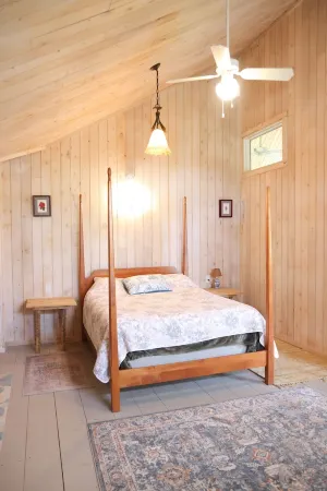 Unique Coastal Maine Flower Farm Stay Отели в г. Waldo County