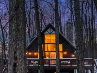 Mountain Retreat - Fireplace, Fire Pit, Deck, WiFi Hotels in Berkeley Springs