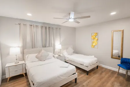 Exotic Home Gillespie Drive by sdstay Отели в г. Спринг Вэлли