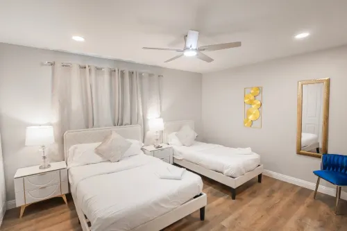 Exotic Home Gillespie Drive by sdstay - Homestays