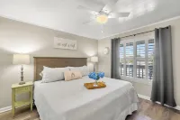 Summer Sale: Well-Stocked Gulf Front Retreat with Amazing Views! Community Pool!