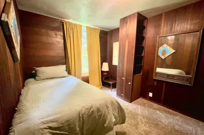 Flower House at Redwood Hideaway 레이디 버드 존슨 그로브 트레일 주변 호텔