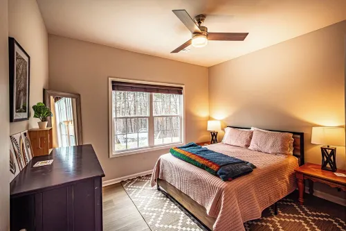 Cozy Cottage Near the Lake