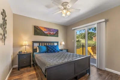 Mountain Views, Modern Comfort: Your Cozy Getaway in Colorado Springs