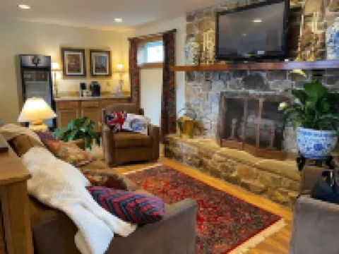 The Inn at Shady Lawn Hotels in Avery County