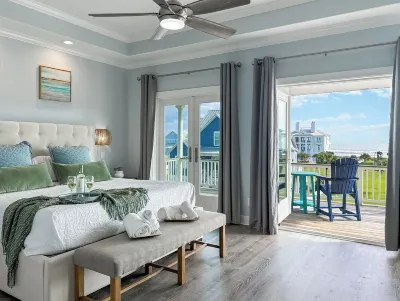 Beach views, hot tub w/ elevator golf cart. 갈베스턴 섬 주변 호텔