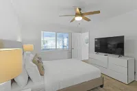 Renovated 2BR/2BA Waterfront Retreat with Stunning Intracoastal Views