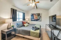 4 Bedroom & Pool: Great Irving Location close to attractions