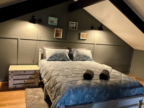 Hidden Gem, Unique Rural barn on acreage yet 5 minutes to beautiful Valla Beach