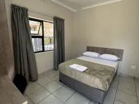 Ecomotel Louis Botha Các khách sạn gần Trung tâm mua sắm Killarney