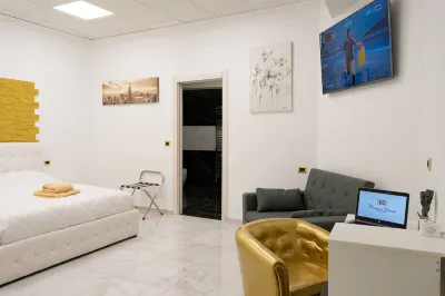 Royal Central Room Hotels near Piazza Maggiore