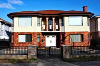 Neocolonial Nouveau Kensington Vacation Home 그레이터 밴쿠버 A 호텔