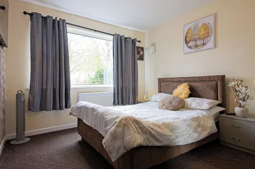 Stylish Five Star Rated Apartment