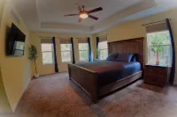 Charming  Private Setting Tree House, Fully Immersed In Nature On 2+ Acres