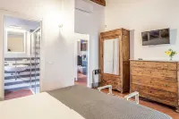 La Casa Nel Bosco D'arte- Greve in Chianti, holiday house with private garden