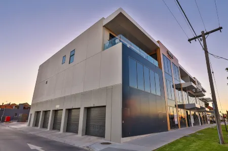 Indulge Apartments - City View Penthouses