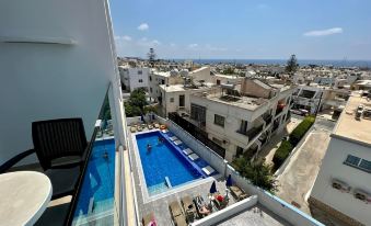 Sunny Blue Hotel