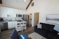 New Luxury 1BR Cottage in Downtown Auburn!