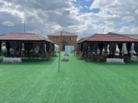 Apec Hotel - parking