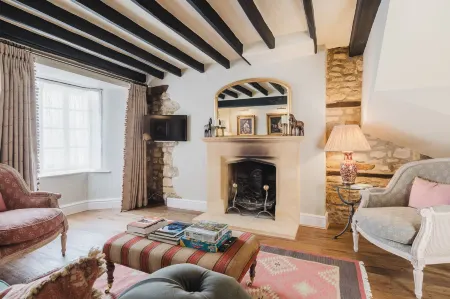 Hicks House - Beautiful Cottage in Leysbourne!