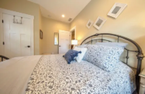 Mohican River Retreat - Sleeps 10 - Hot Tub, Fire Pit & River Access 漢諾威酒店