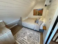 Cozy Little Cabin w/Hot Tub