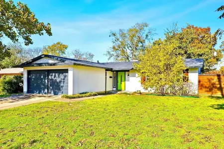 Oasis w/ Hot Tub, Big yard, Fire Pit, Pool table,Ping Pong and more