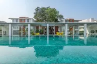 Modern 2BHK w Rooftop Pool 10 Mins Drive to Beach - Pools