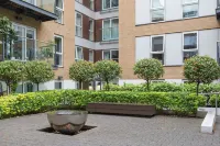 Sophisticated 2 Bed Flat with Balcony in Acton Hotels near Acton Main Line