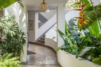 Stylish 2BR w Pool Near Candolim and Coco Beach Hotels in Reis Magos