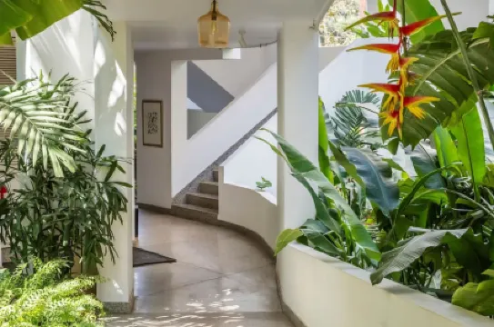 Stylish 2BR w Pool Near Candolim and Coco Beach