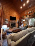Secluded GA Cabin on 3 acres, 10 minutes from Historic Downtown Newnan, GA
