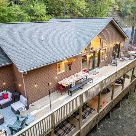 7BR Designer Home w/ Hot Tub, Game Room
