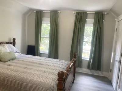 New remodel three bedroom house in pleasant Springfield Hotels near Walmart Supercenter