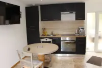 APARTMENT WITH CLIM, Fiber and GARAGE
