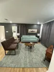 Cozy place with work space. Hotels near The Big Oak