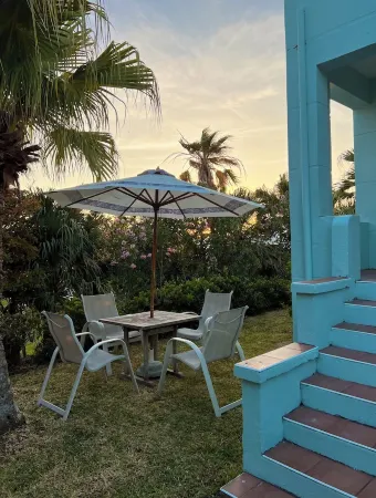 Coral Suite - close to beaches/kayaks/dock/stunning views/EVcharger Отели рядом с достопримечательностью «Маяк Гиббс-Хилл»