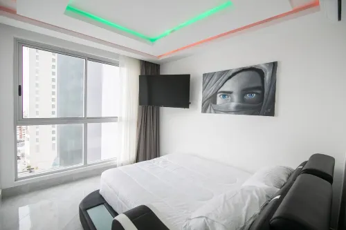 VISITORS ALLOWED.  Super Modern 3BR Futuristic Illuminato Apt