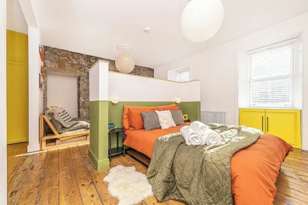 Funky Studio Near The Beach