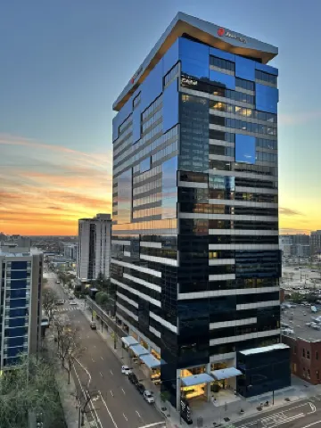 Charming elegant high-rise  apartment in heart of Denver