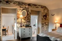 A beautiful luxury apartment 2.5 miles from Fowey - Dog friendly. Hotels in Par