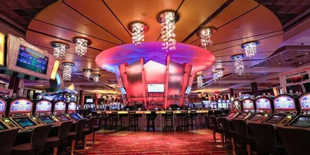 Spacious Hideout Chalet w/gameroom, close to amenities