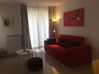 CENTER WITHOUT ARCHITECTURAL BARRIERS WITH PRIVATE PARK DIRECT TO THE ELEVATOR