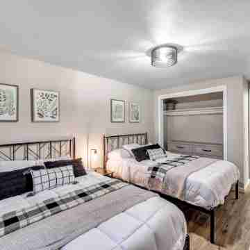 Titletown Retreat! Less than one mile to stadium. Rooms